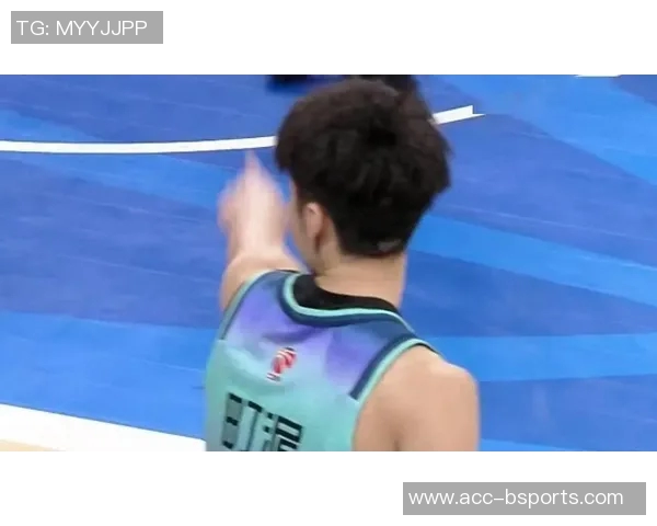 扎威表现低迷三分球失准仅得两分球队遭遇惨败